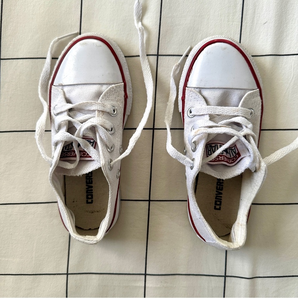 KIDS: converse shoes